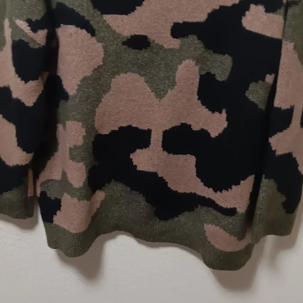 Ashley Stewart. Camouflage sweater - Picture 4 of 4